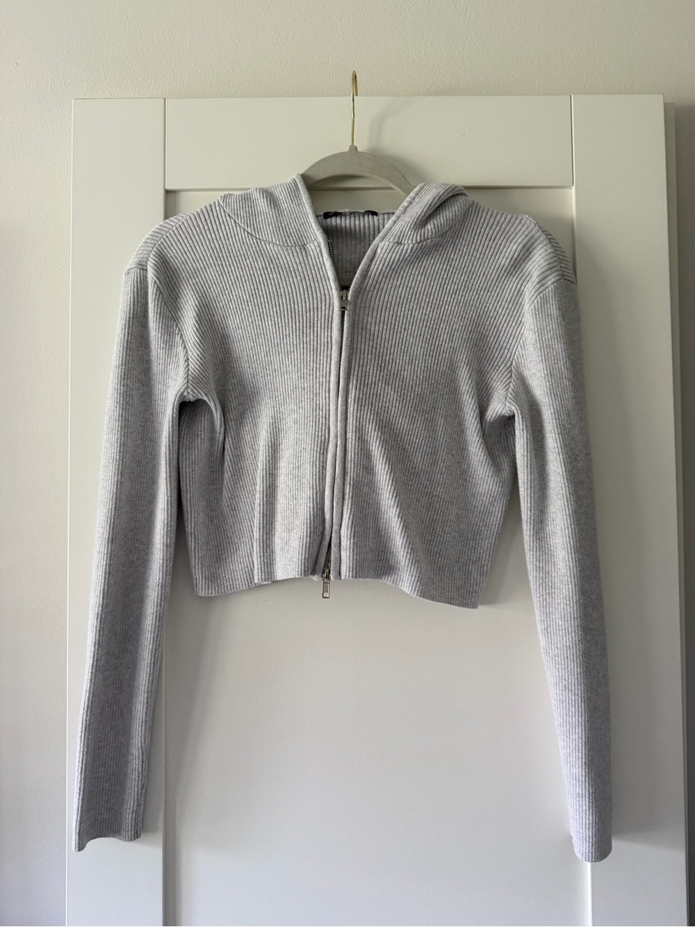 Brandy Melville Cropped Ribbed Zip-Up Hoodie - Light Gray